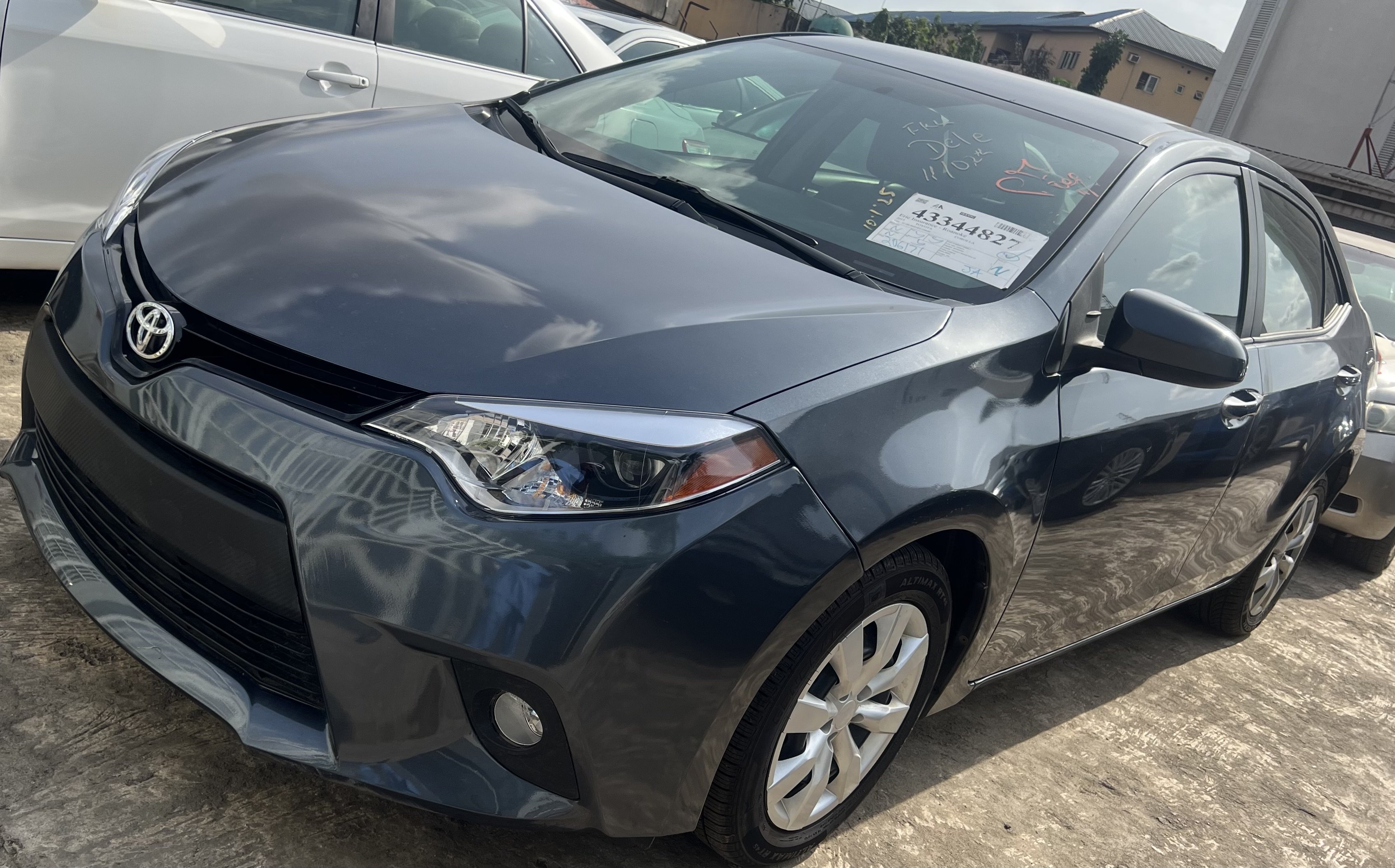 2015 Toyota Corolla photo 2