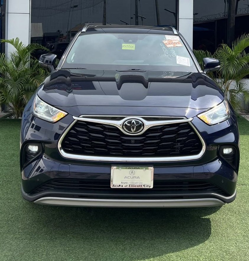 2022 Toyota Highlander XLE photo 2