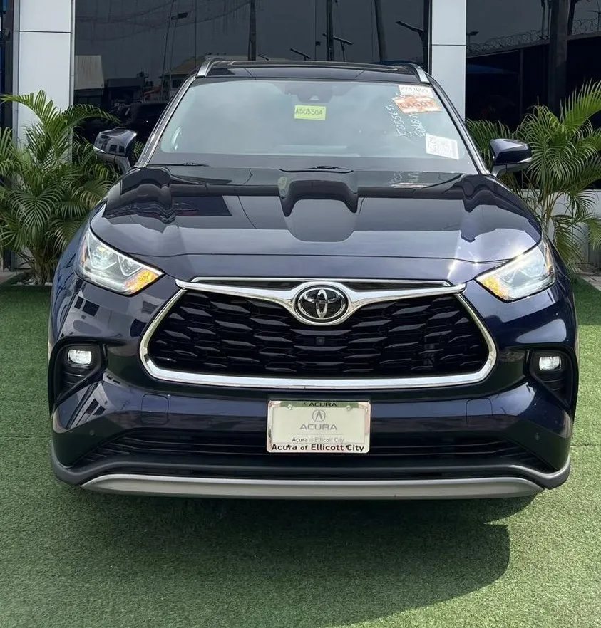 2022 Toyota Highlander XLE photo 2
