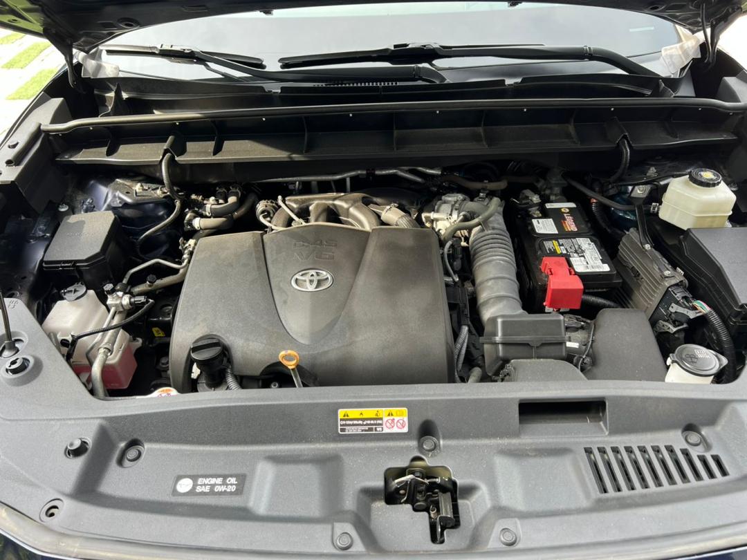 2022 Toyota Highlander XLE photo 3