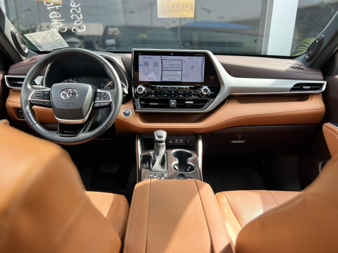 2022 Toyota Highlander XLE photo 4