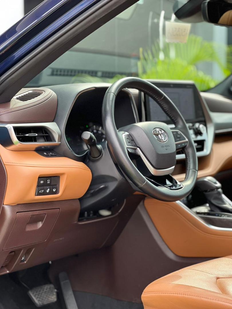 2022 Toyota Highlander XLE photo 5