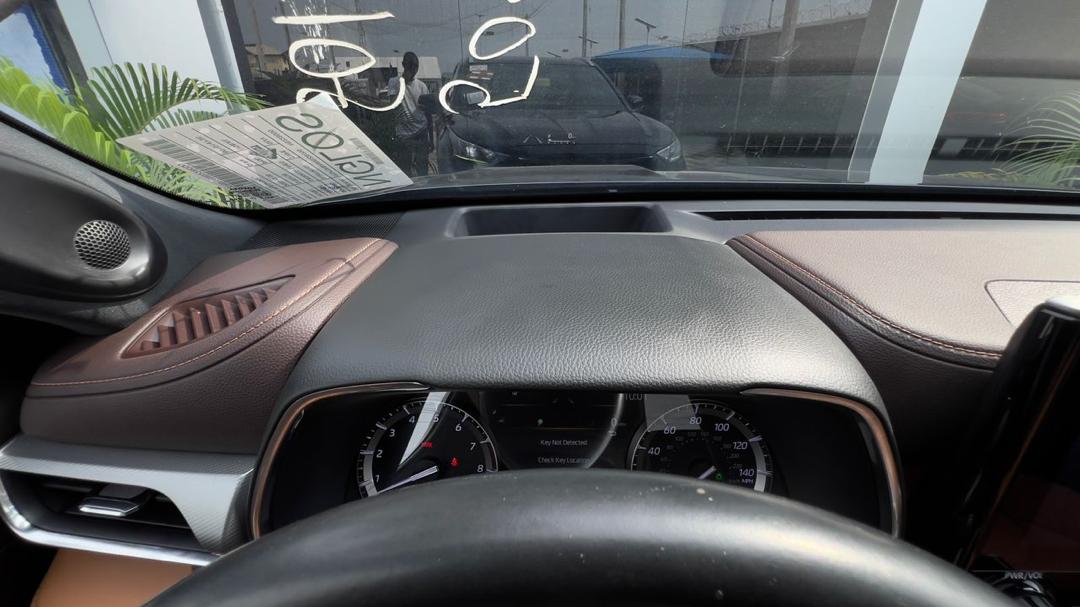 2022 Toyota Highlander XLE photo 6