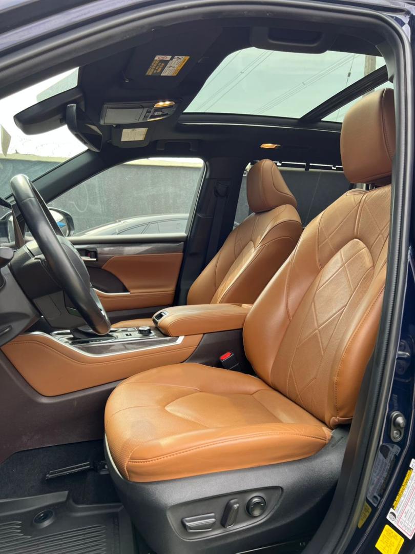 2022 Toyota Highlander XLE photo 8