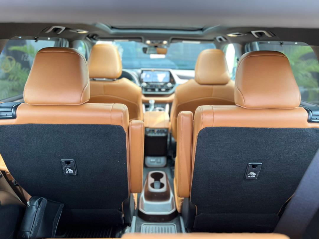 2022 Toyota Highlander XLE photo 12