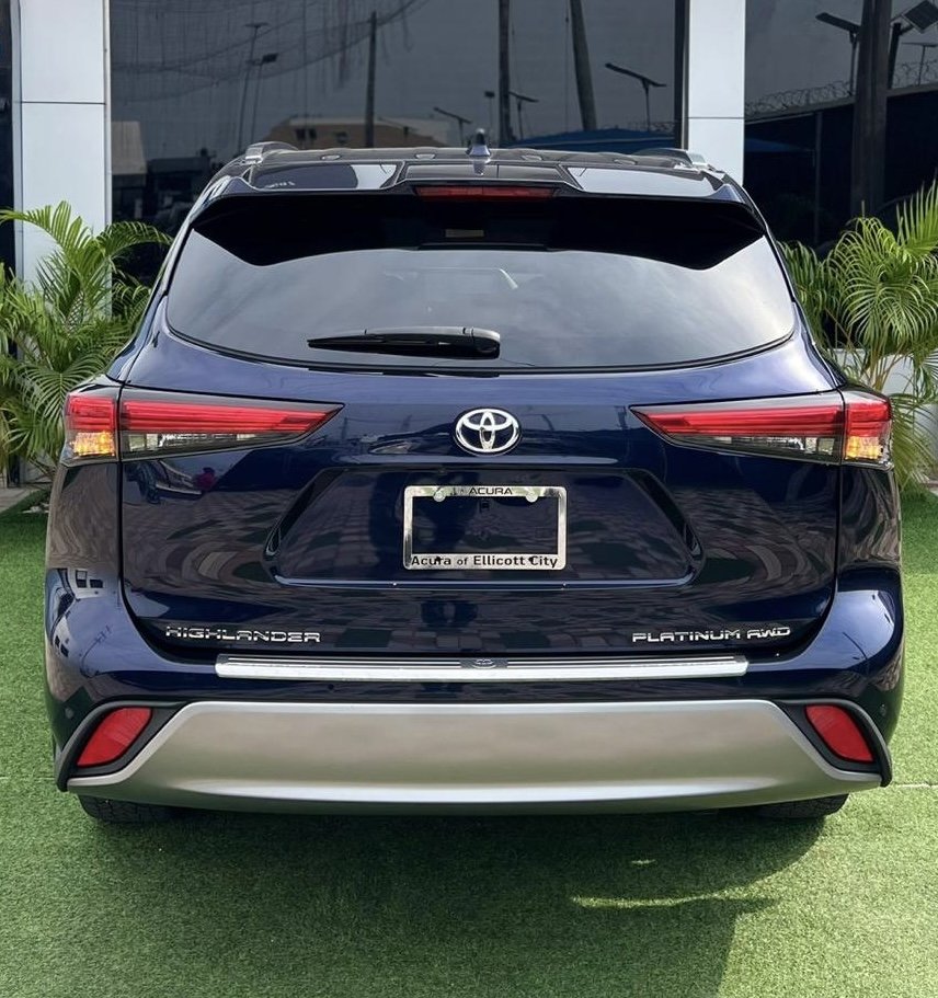 2022 Toyota Highlander XLE photo 16