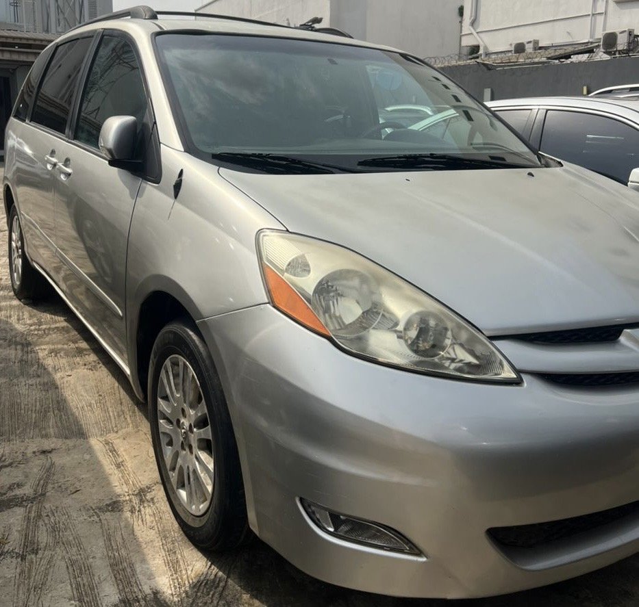 2008 Toyota Sienna Xle photo 2