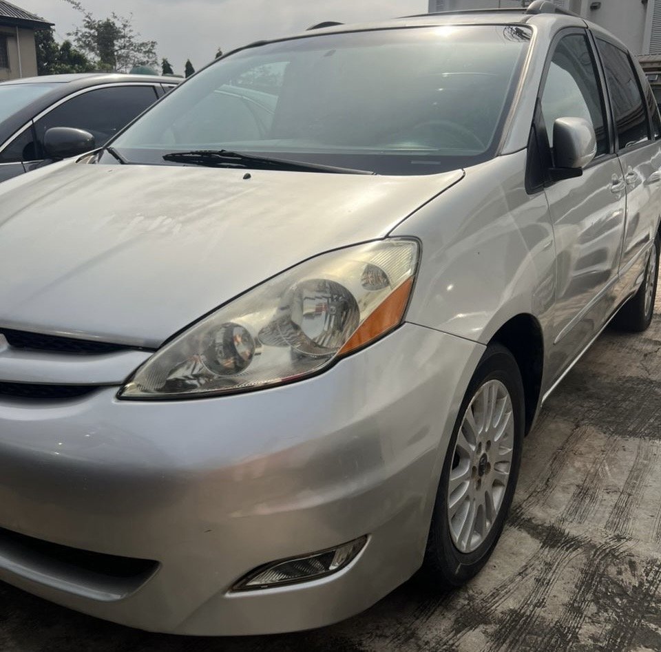 2008 Toyota Sienna Xle photo 3