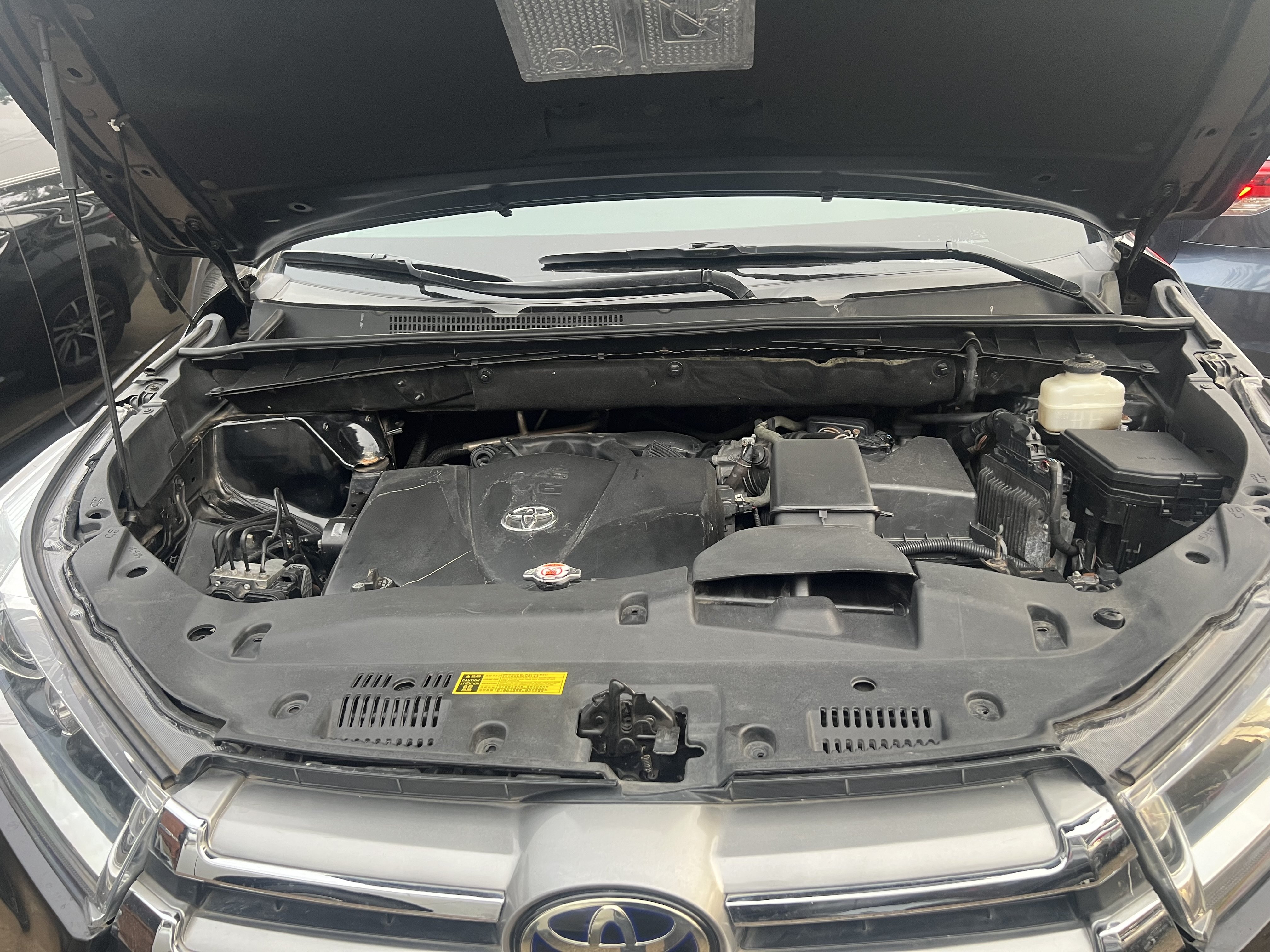 2017 Toyota Highlander, Se photo 3