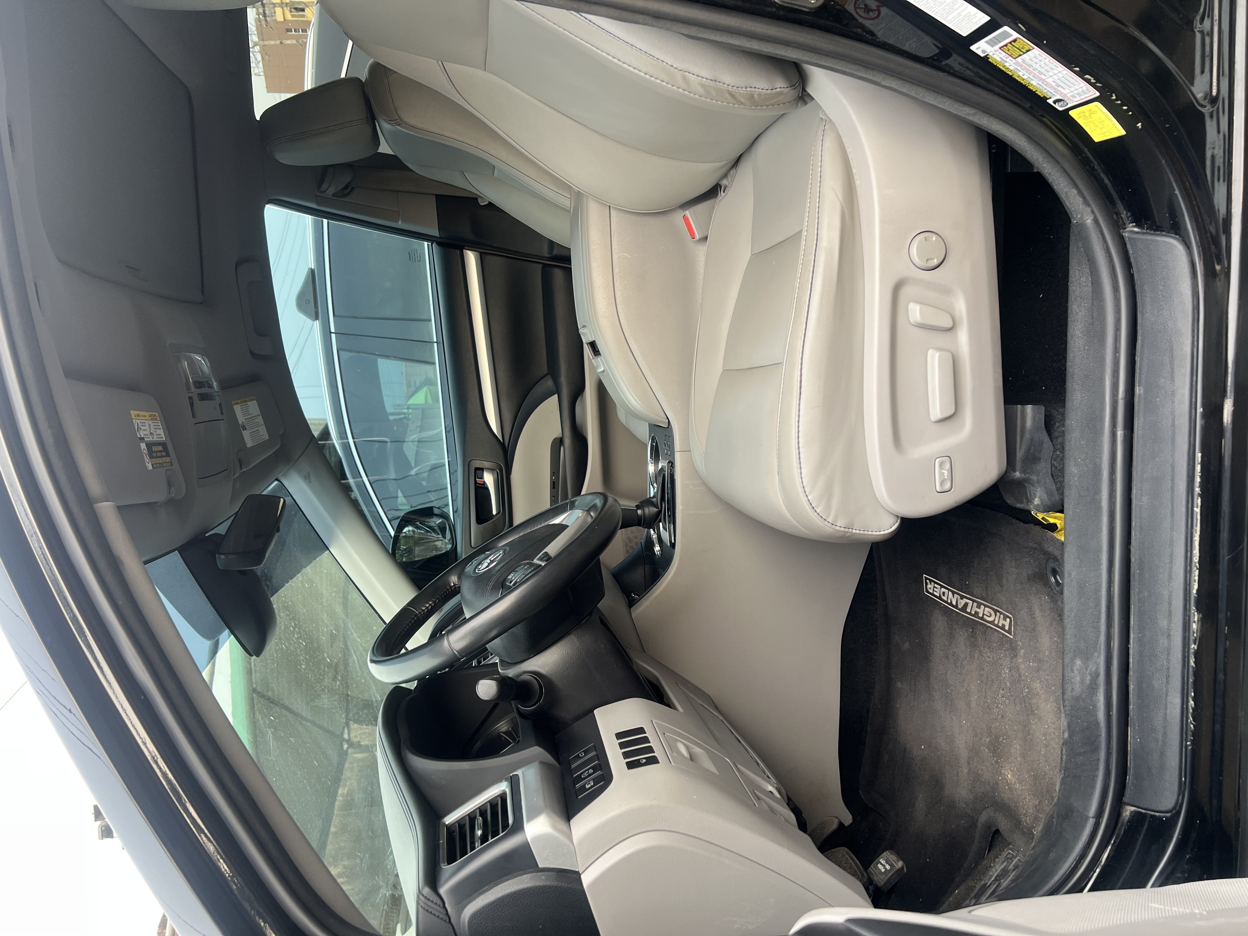 2017 Toyota Highlander, Se photo 9