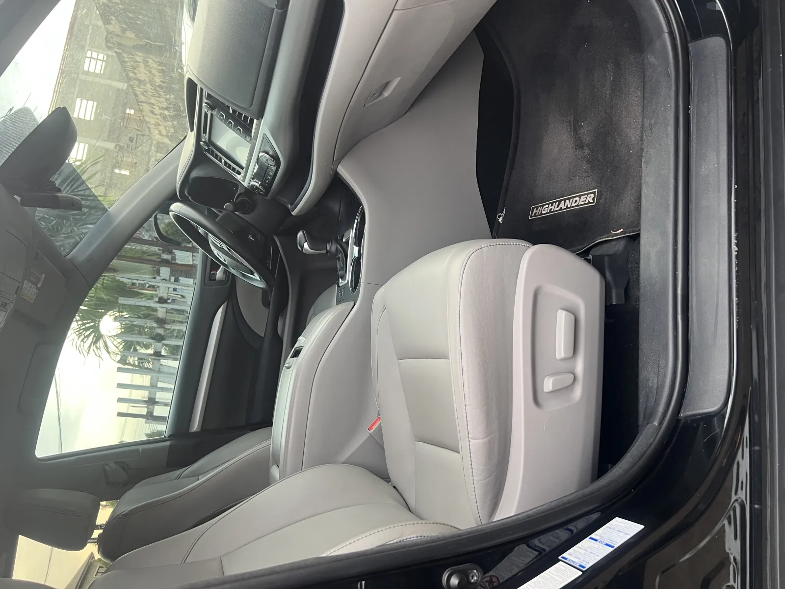 2017 Toyota Highlander, Se photo 11