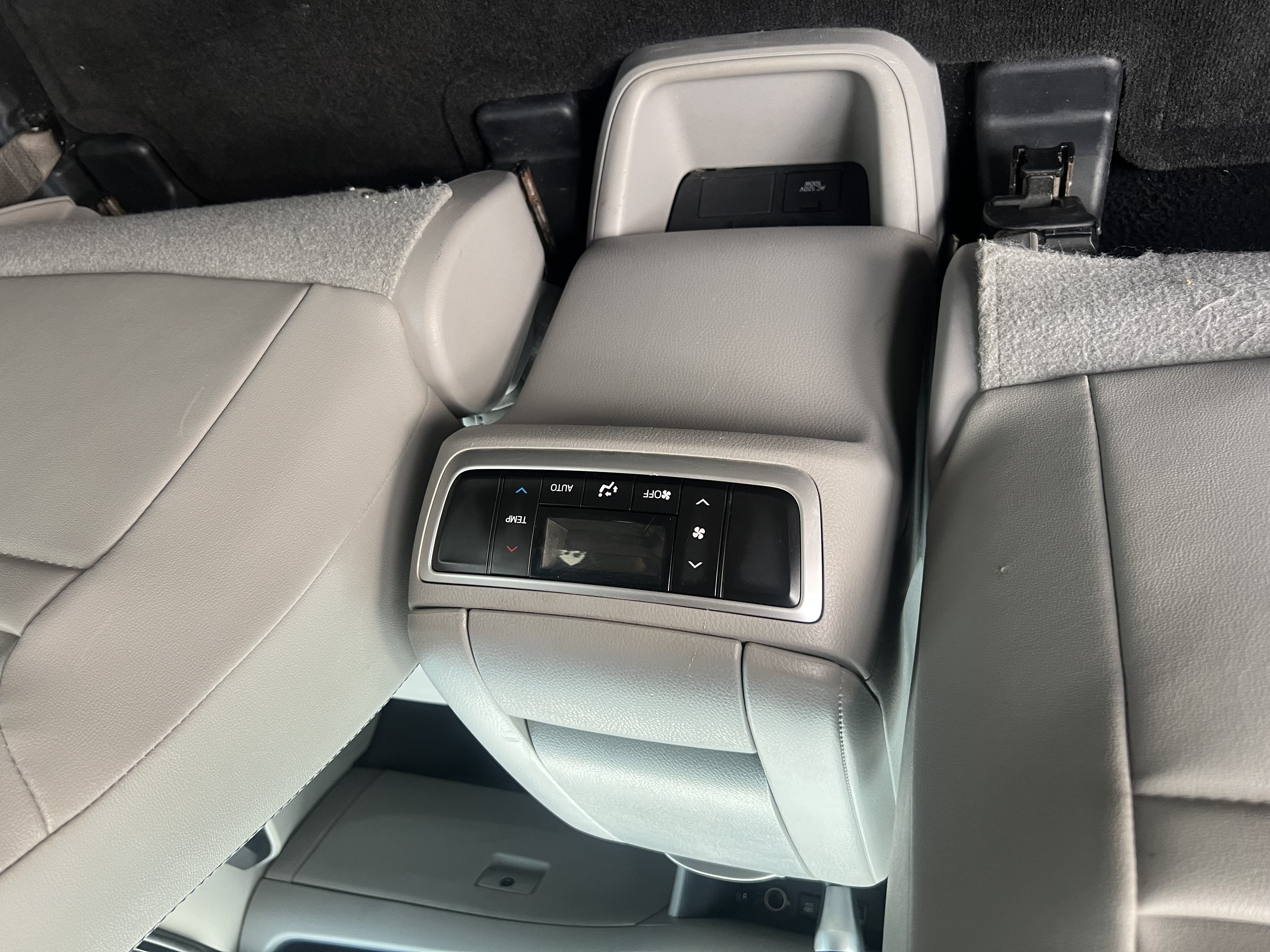 2017 Toyota Highlander, Se photo 14