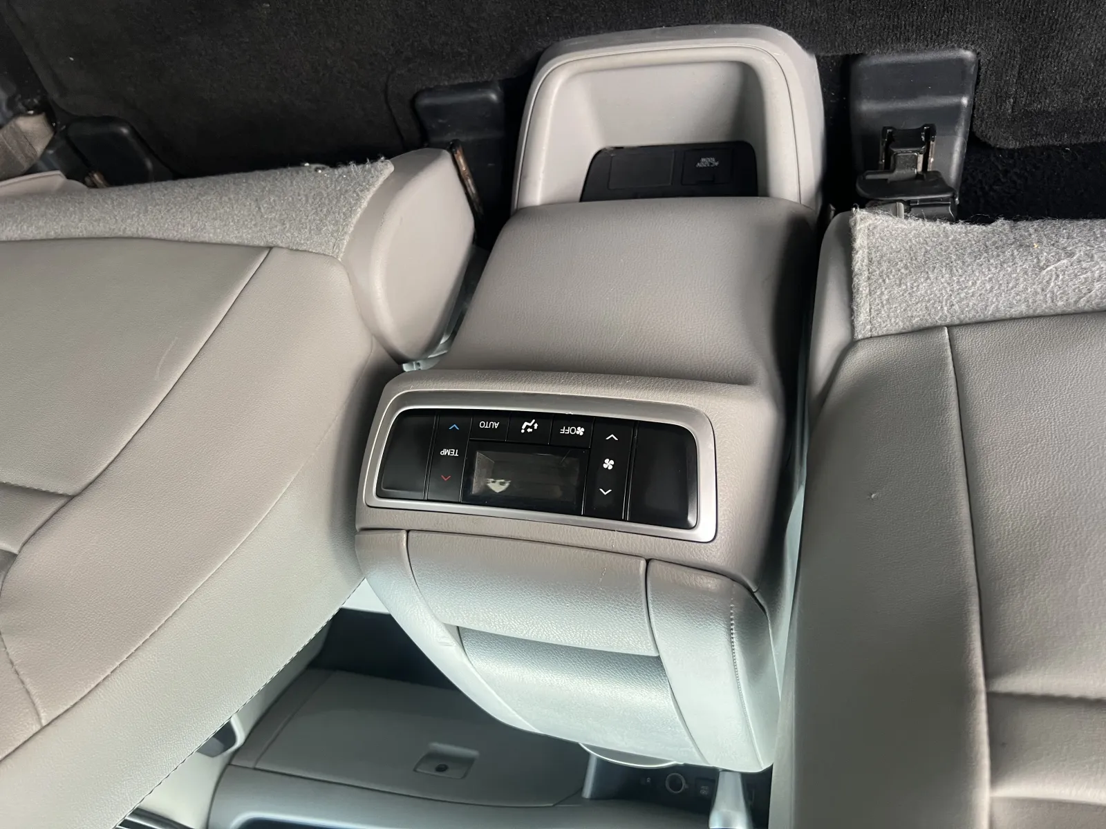 2017 Toyota Highlander, Se photo 14
