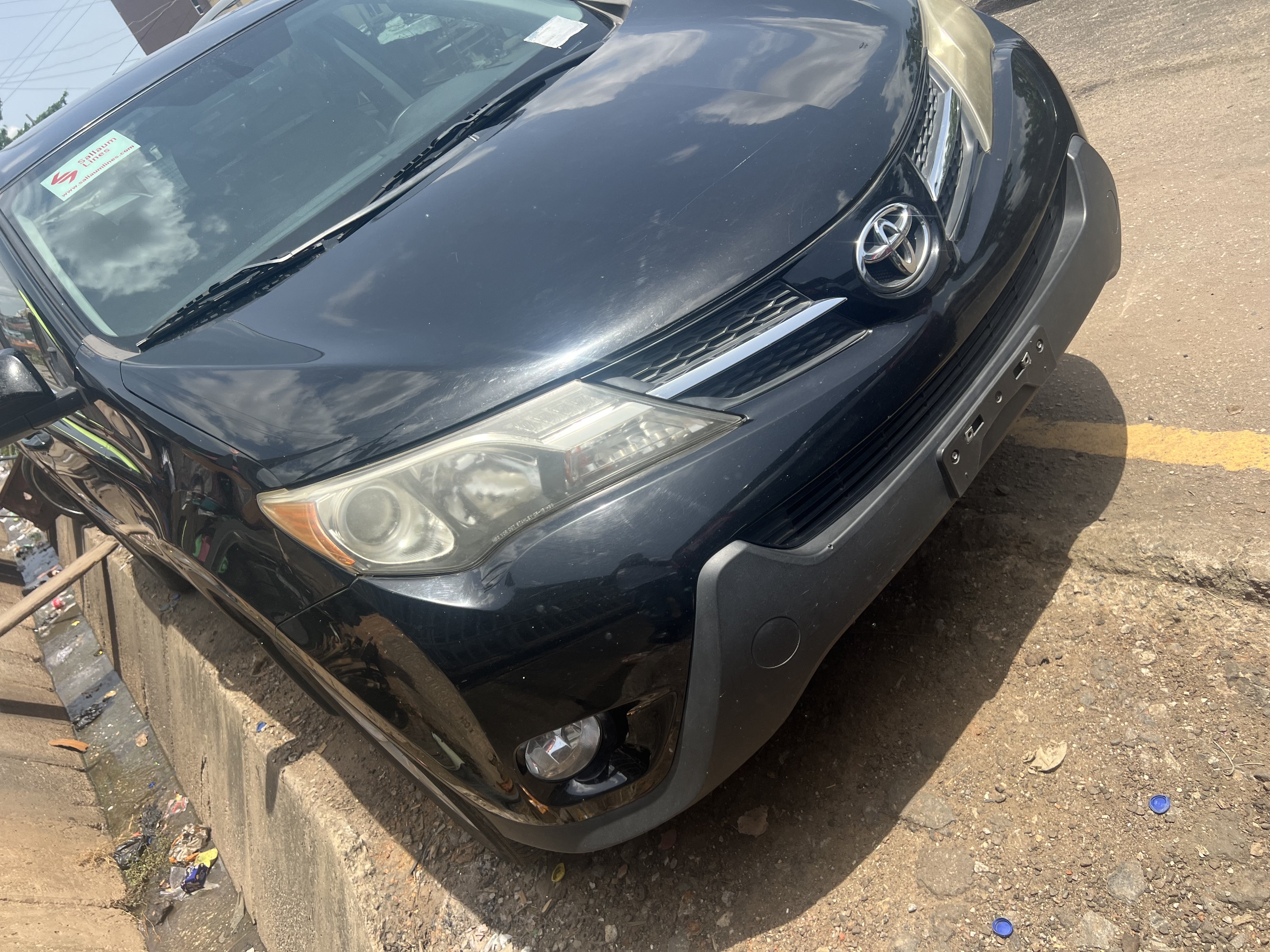 2015 Toyota RAV4 photo 2