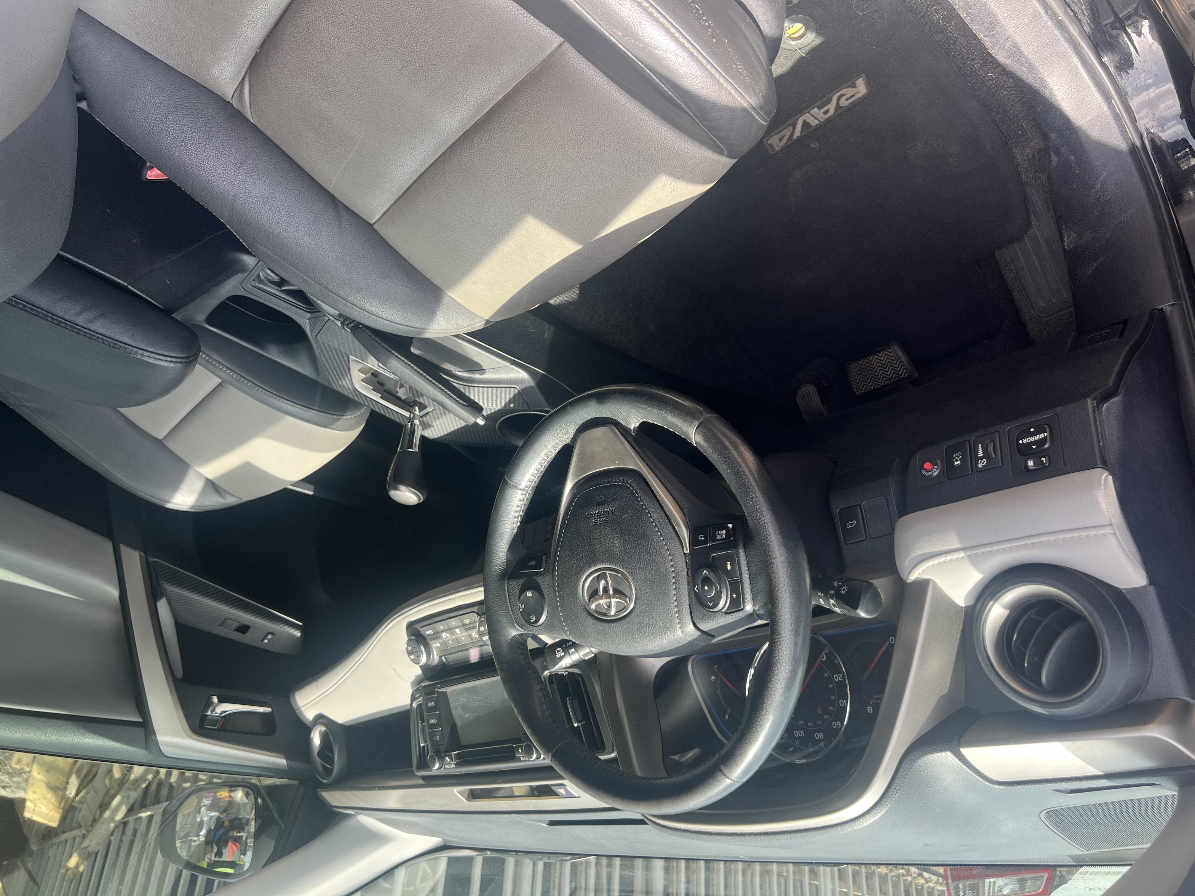 2015 Toyota RAV4 photo 8
