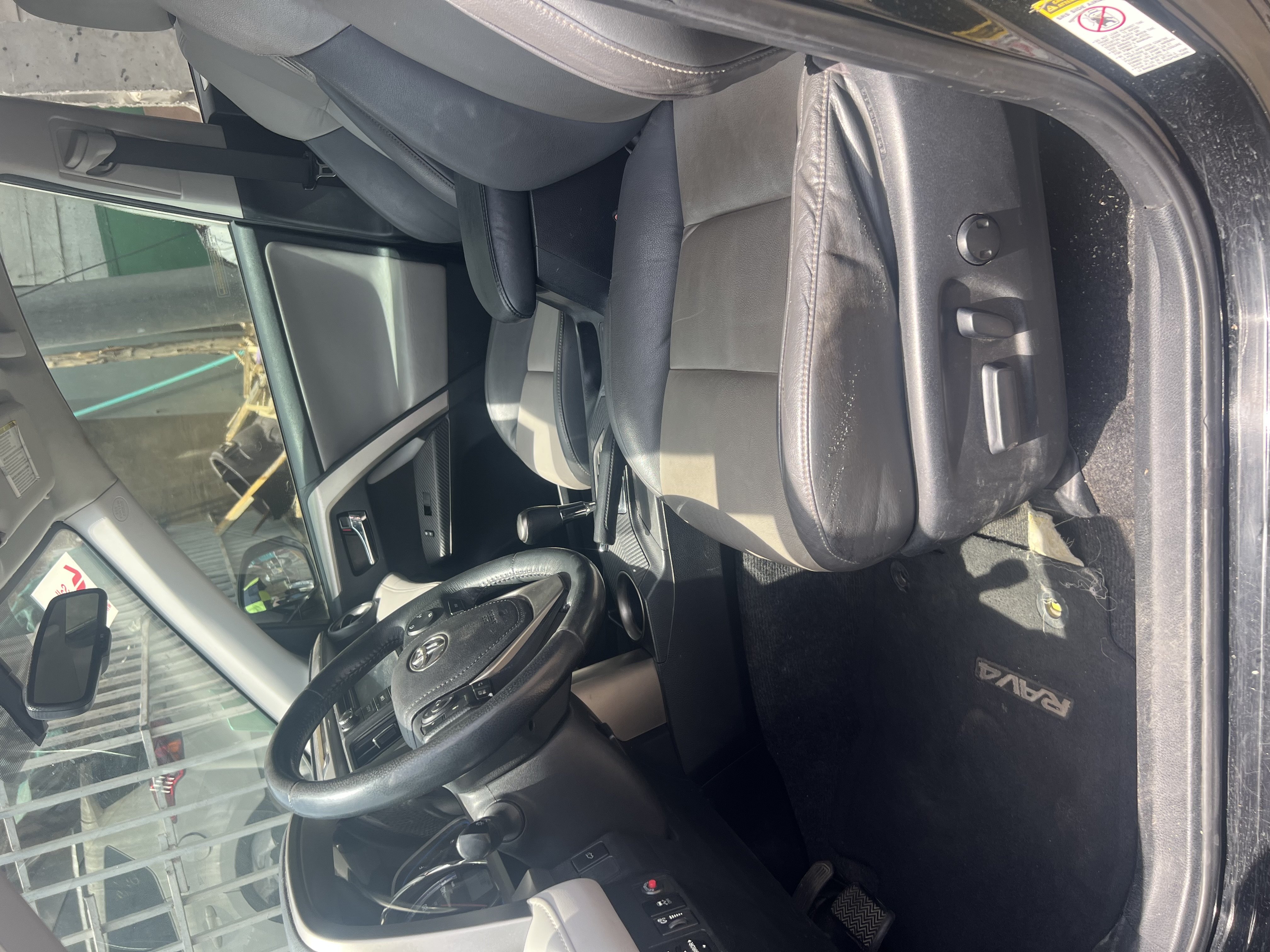 2015 Toyota RAV4 photo 9