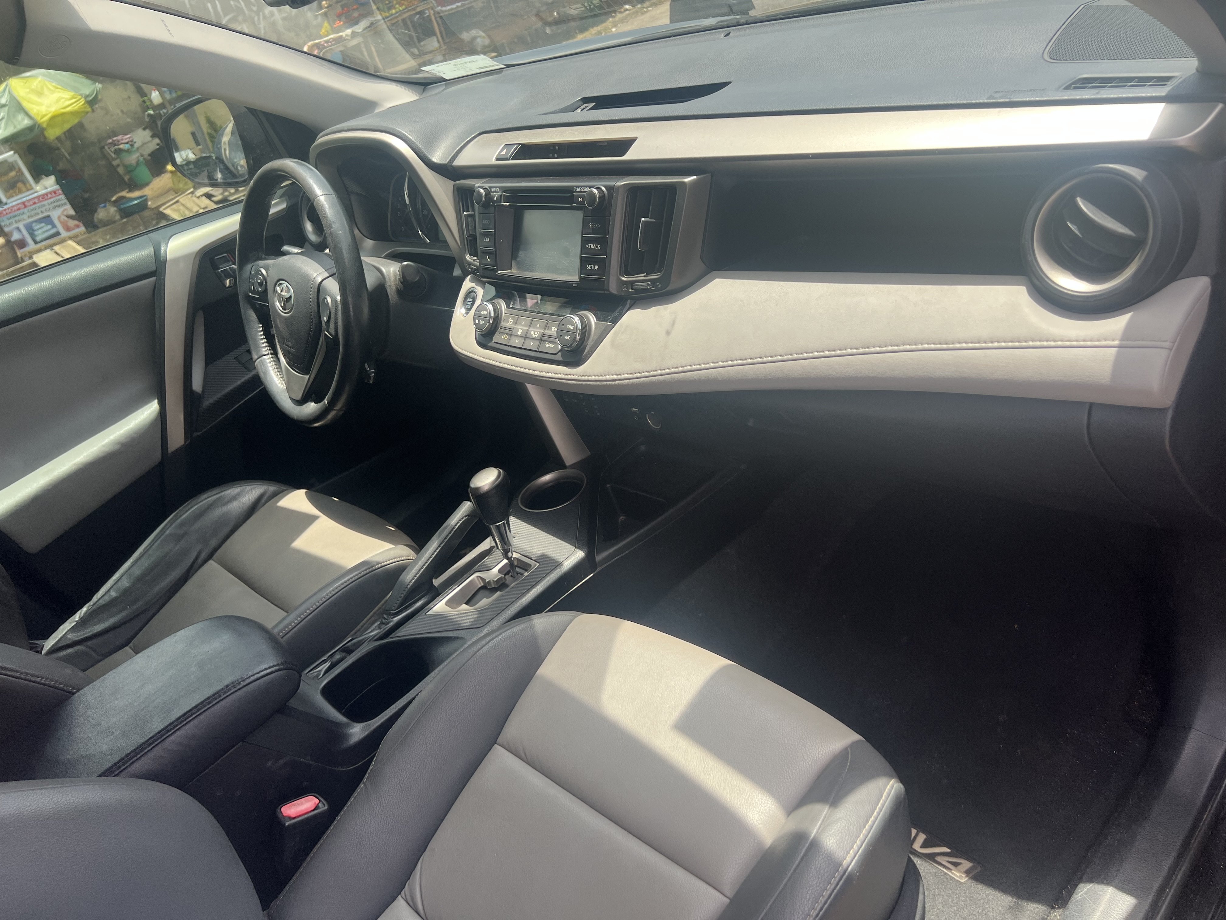 2015 Toyota RAV4 photo 10