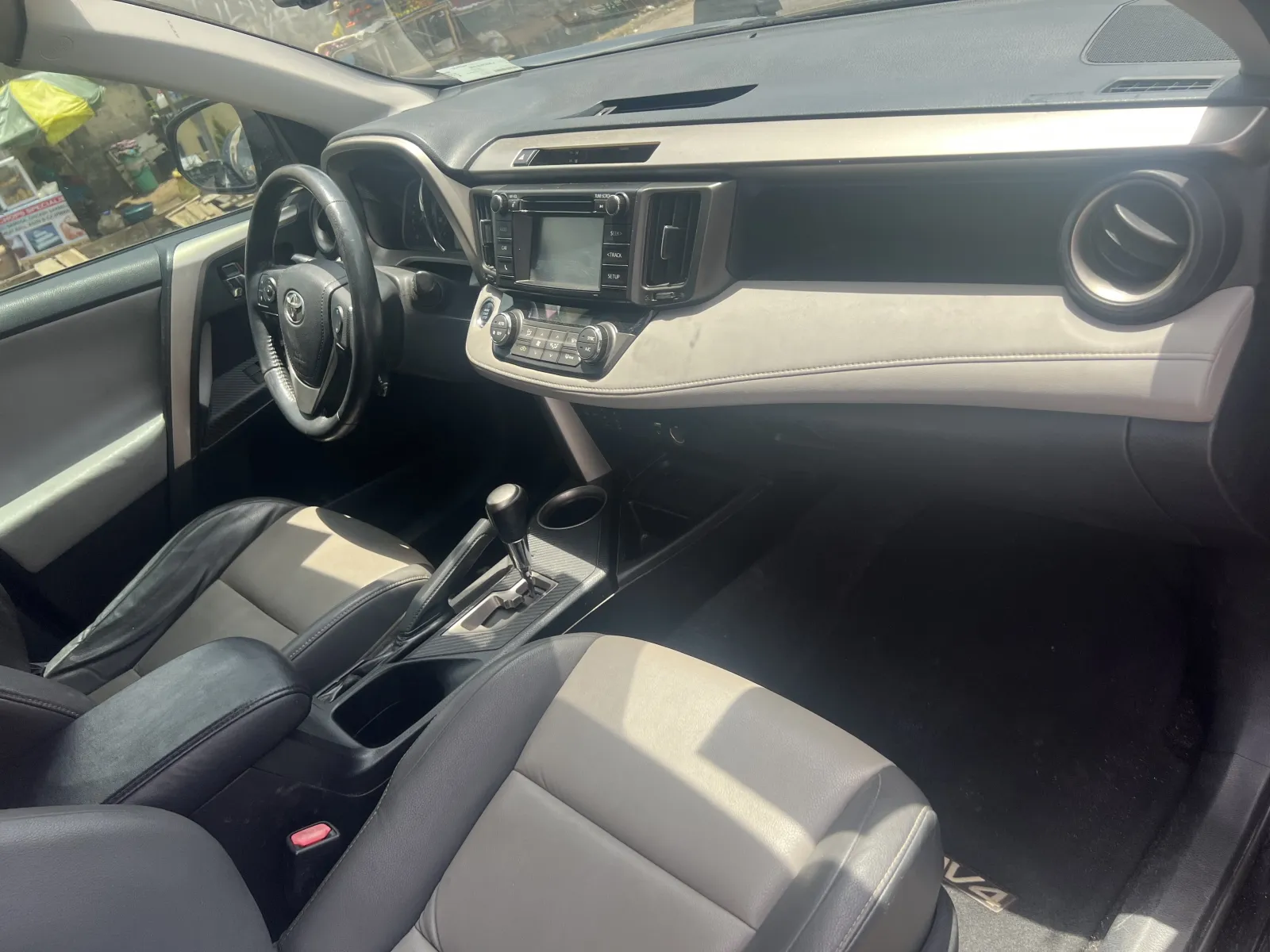 2015 Toyota RAV4 photo 10