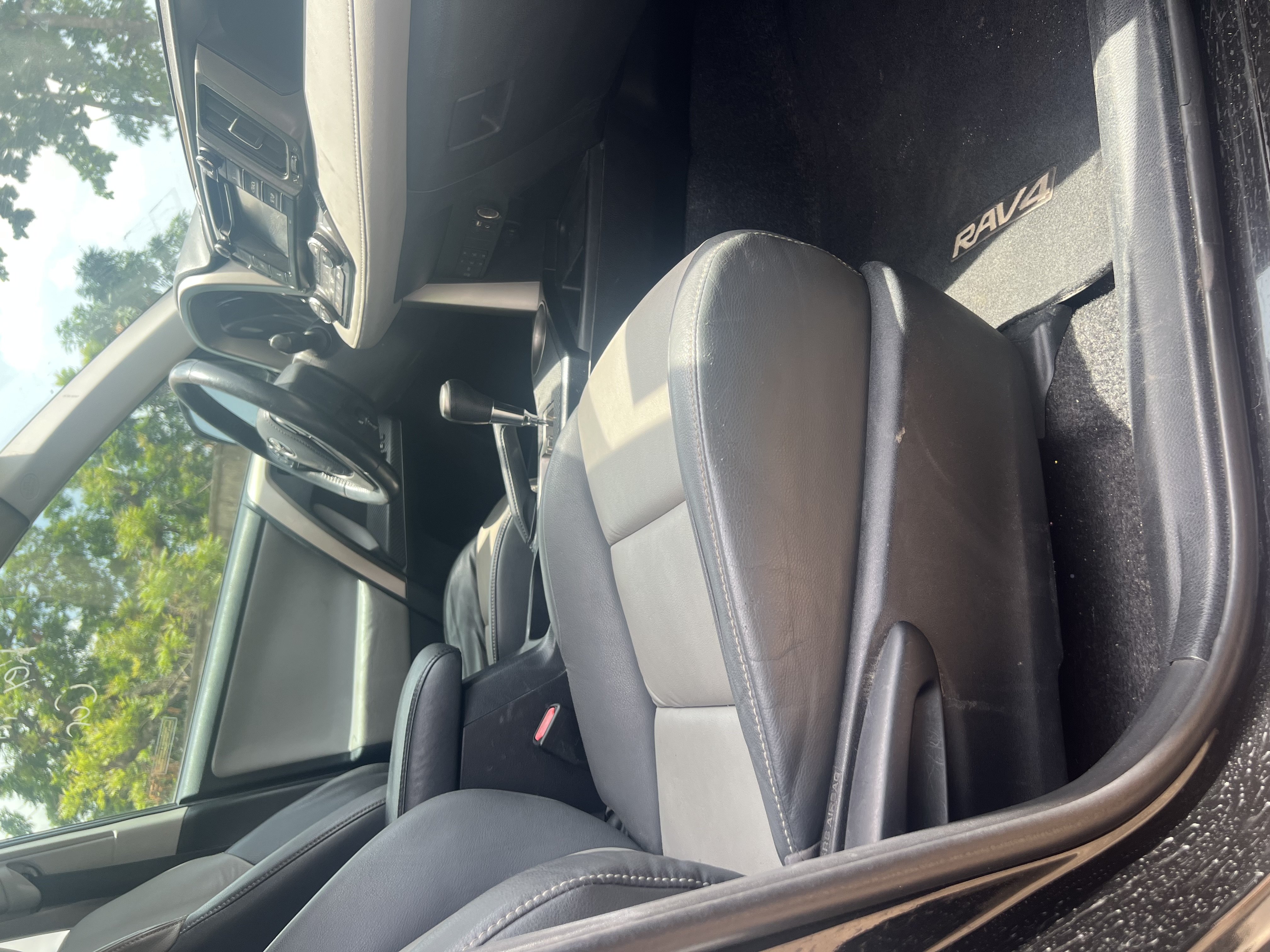 2015 Toyota RAV4 photo 11