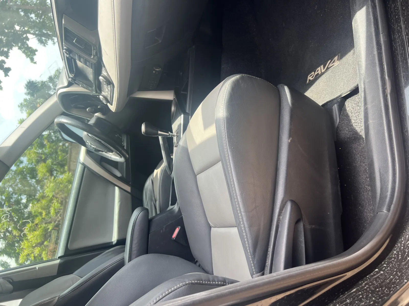 2015 Toyota RAV4 photo 11