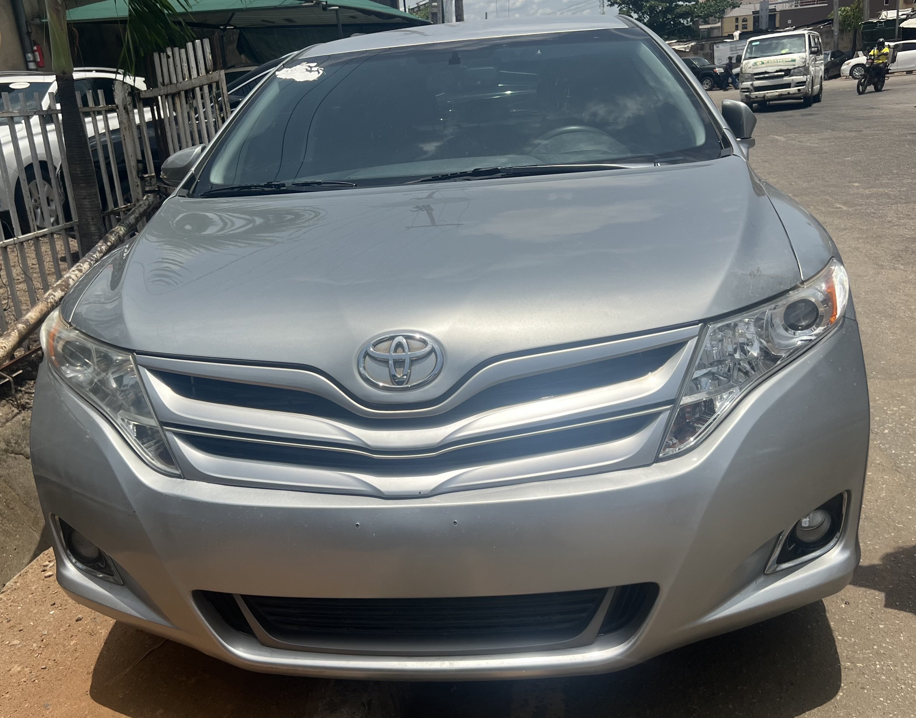 2015 Toyota Venza Le photo 2