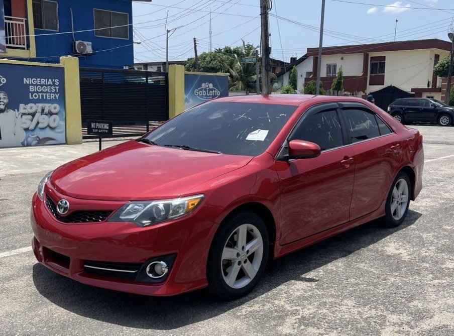 2012 Toyota Camry,Se photo 3