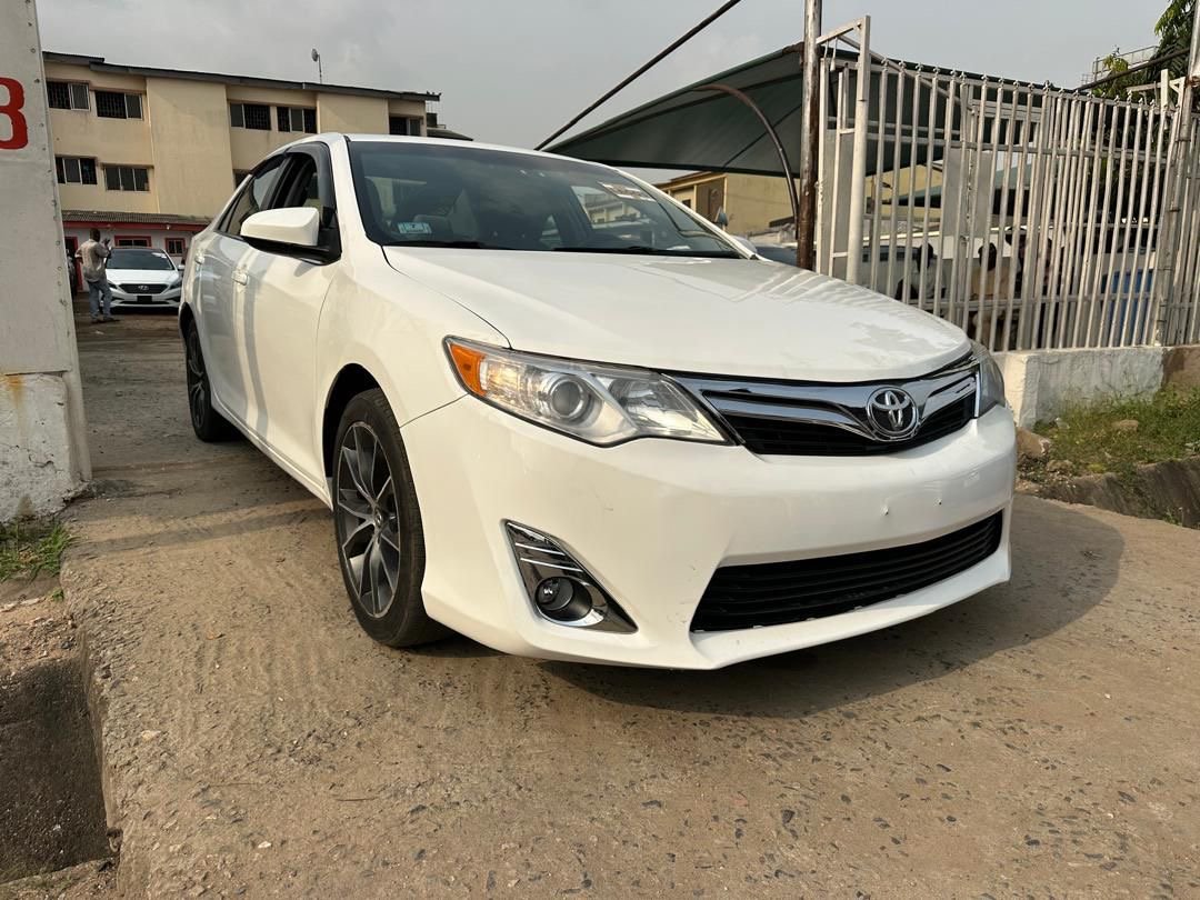 2014 Toyota Camry L photo 3