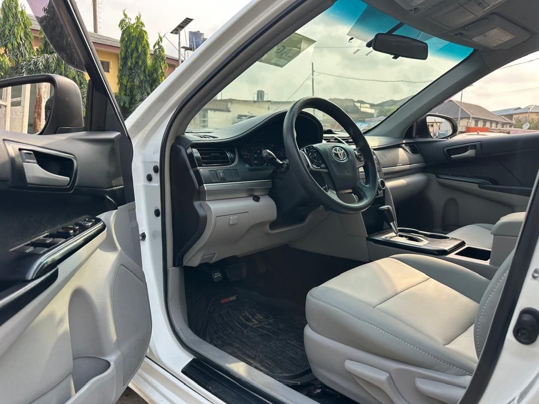 2014 Toyota Camry L photo 8