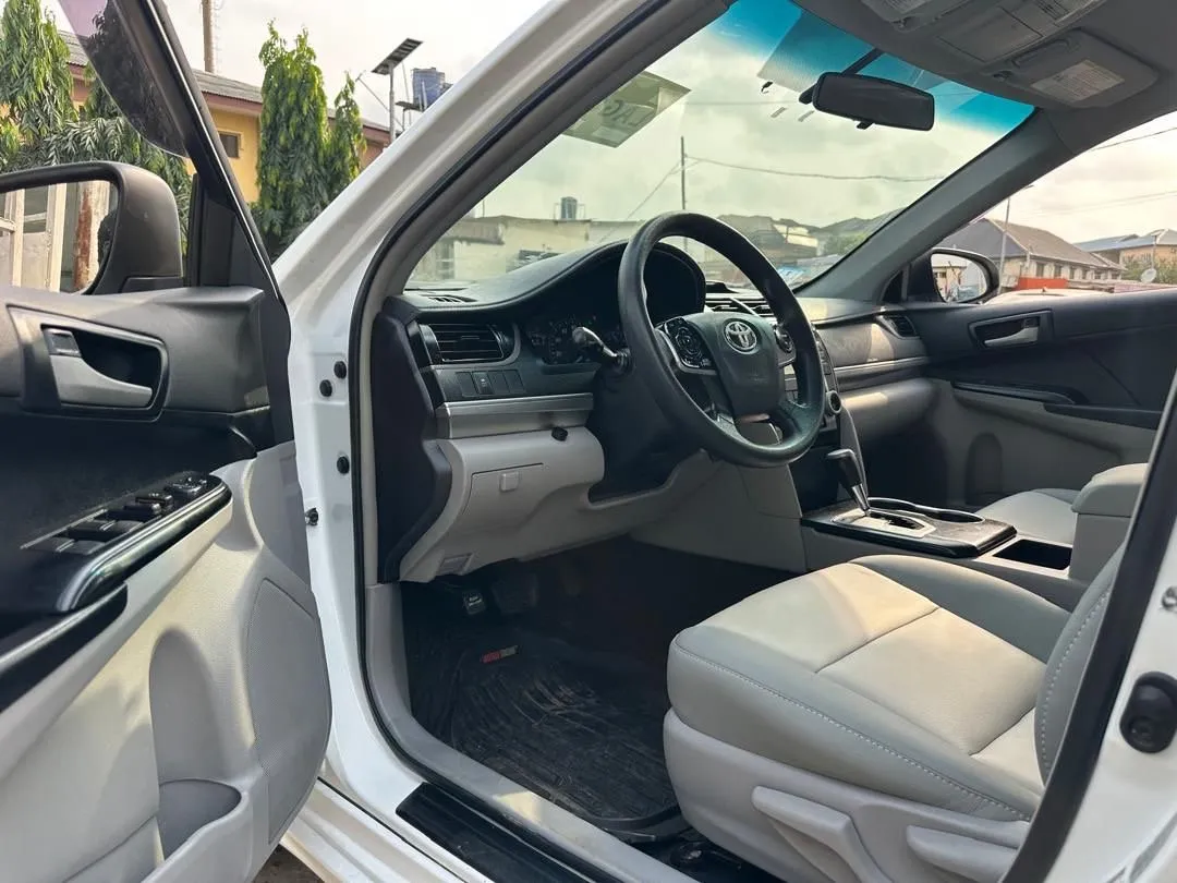 2014 Toyota Camry L photo 8