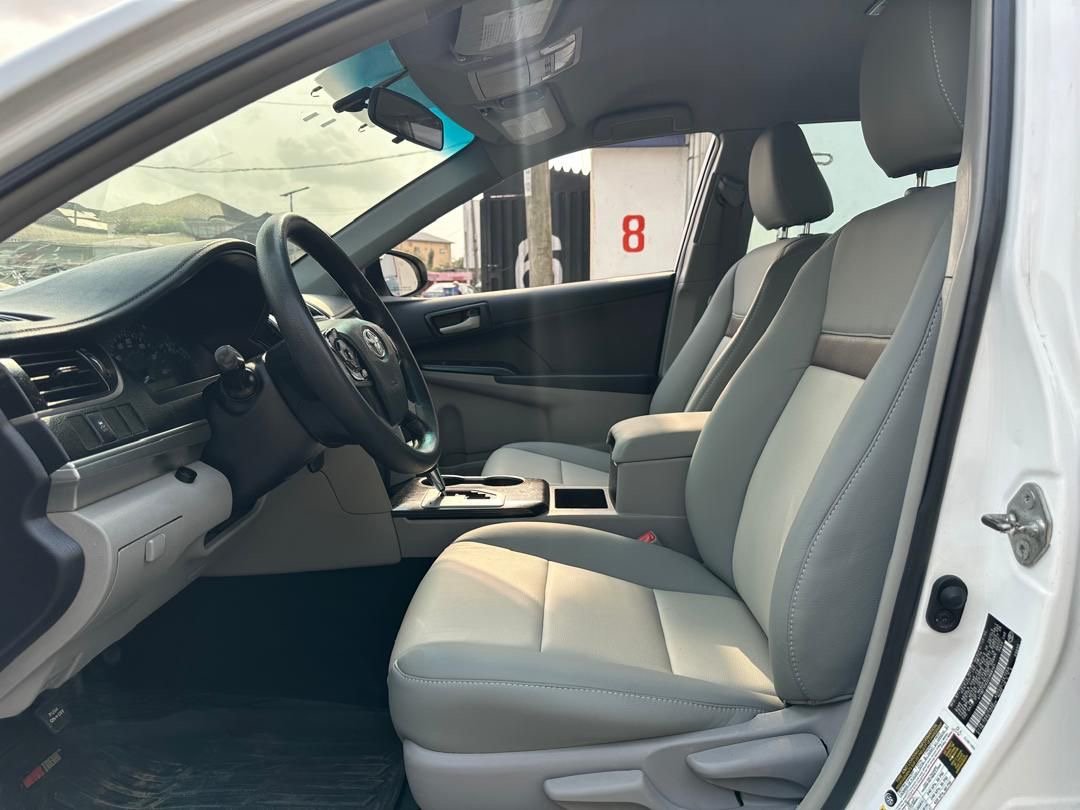 2014 Toyota Camry L photo 9