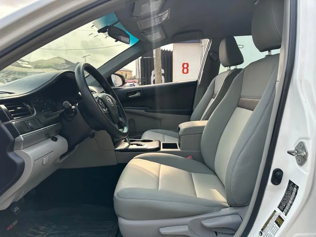 2014 Toyota Camry L photo 9