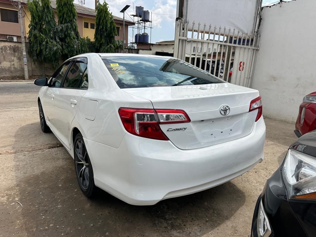 2014 Toyota Camry L photo 13