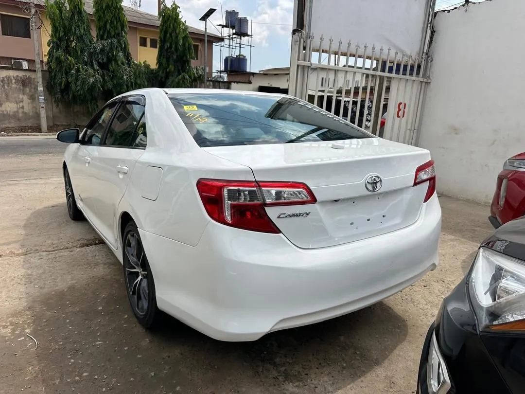 2014 Toyota Camry L photo 13