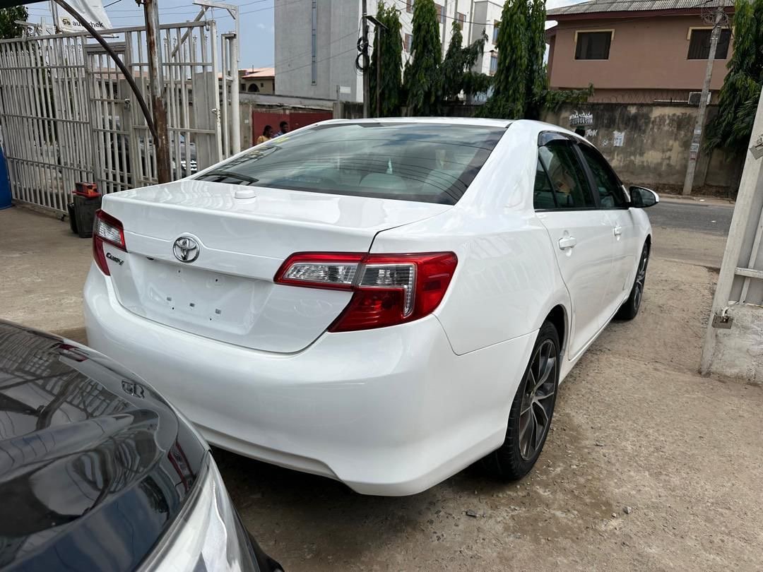 2014 Toyota Camry L photo 14