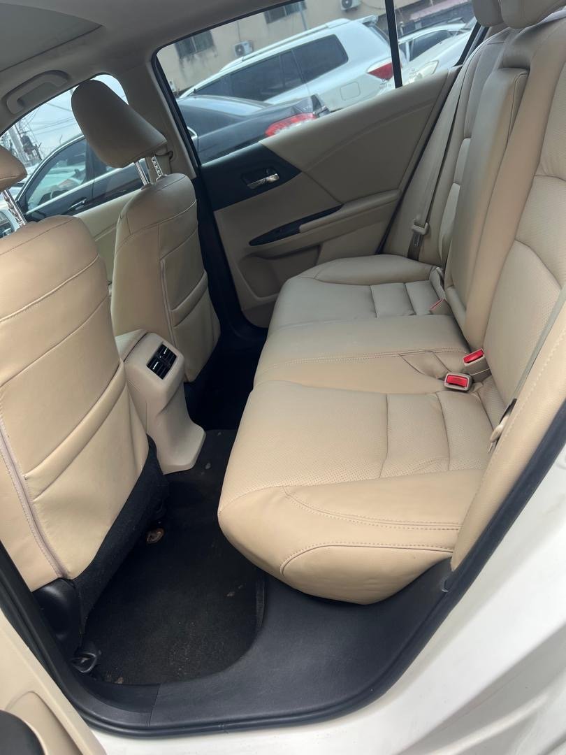 2016 Honda Accord 9GN photo 16