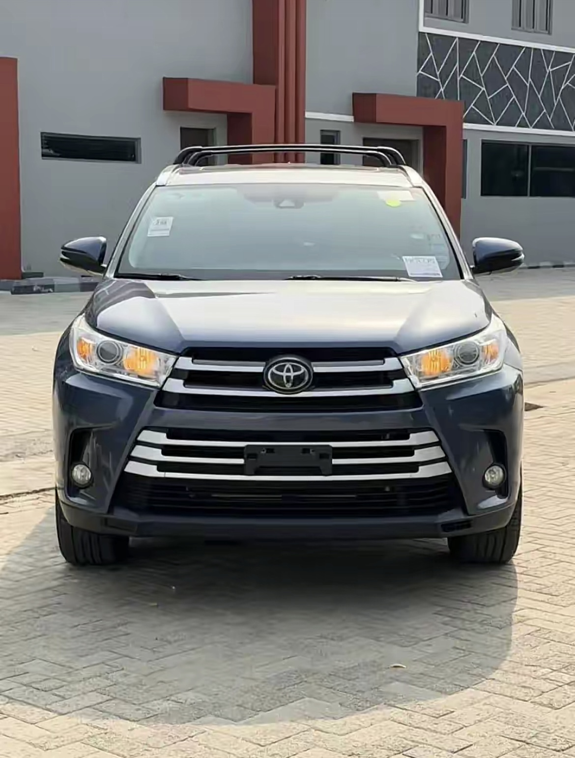 2019 Toyota Highlander XLE photo 1