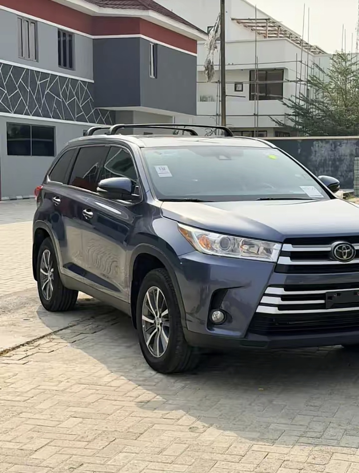2019 Toyota Highlander XLE photo 3