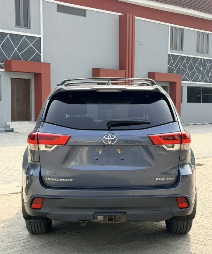 2019 Toyota Highlander XLE photo 12