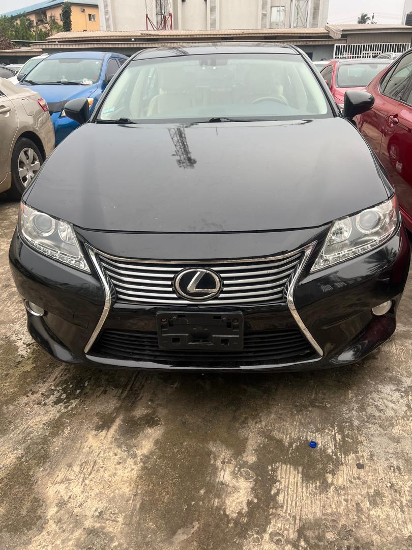 2013 Lexus Lexus photo 2