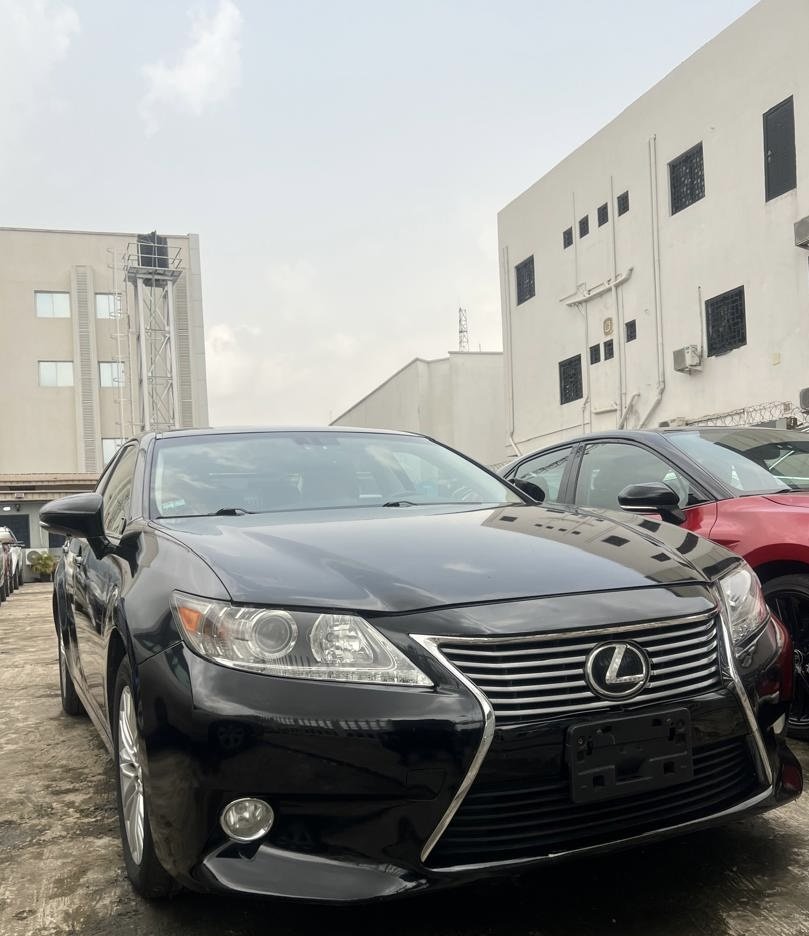 2013 Lexus Lexus photo 3