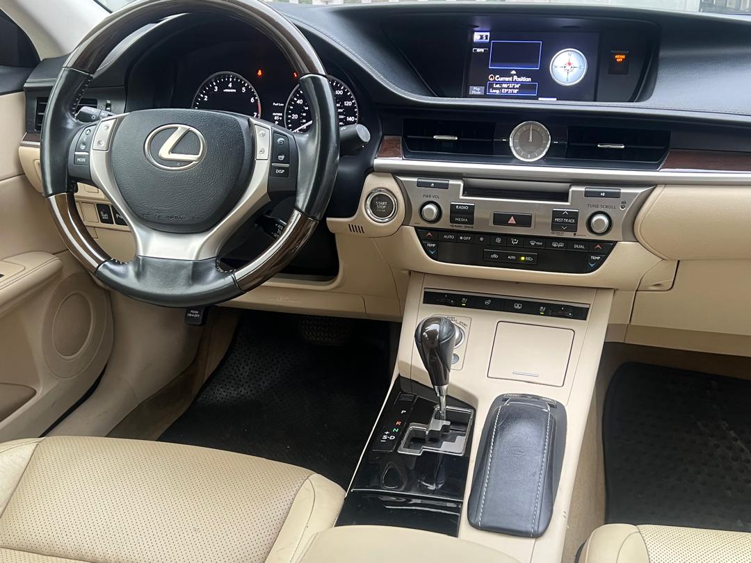 2013 Lexus Lexus photo 8